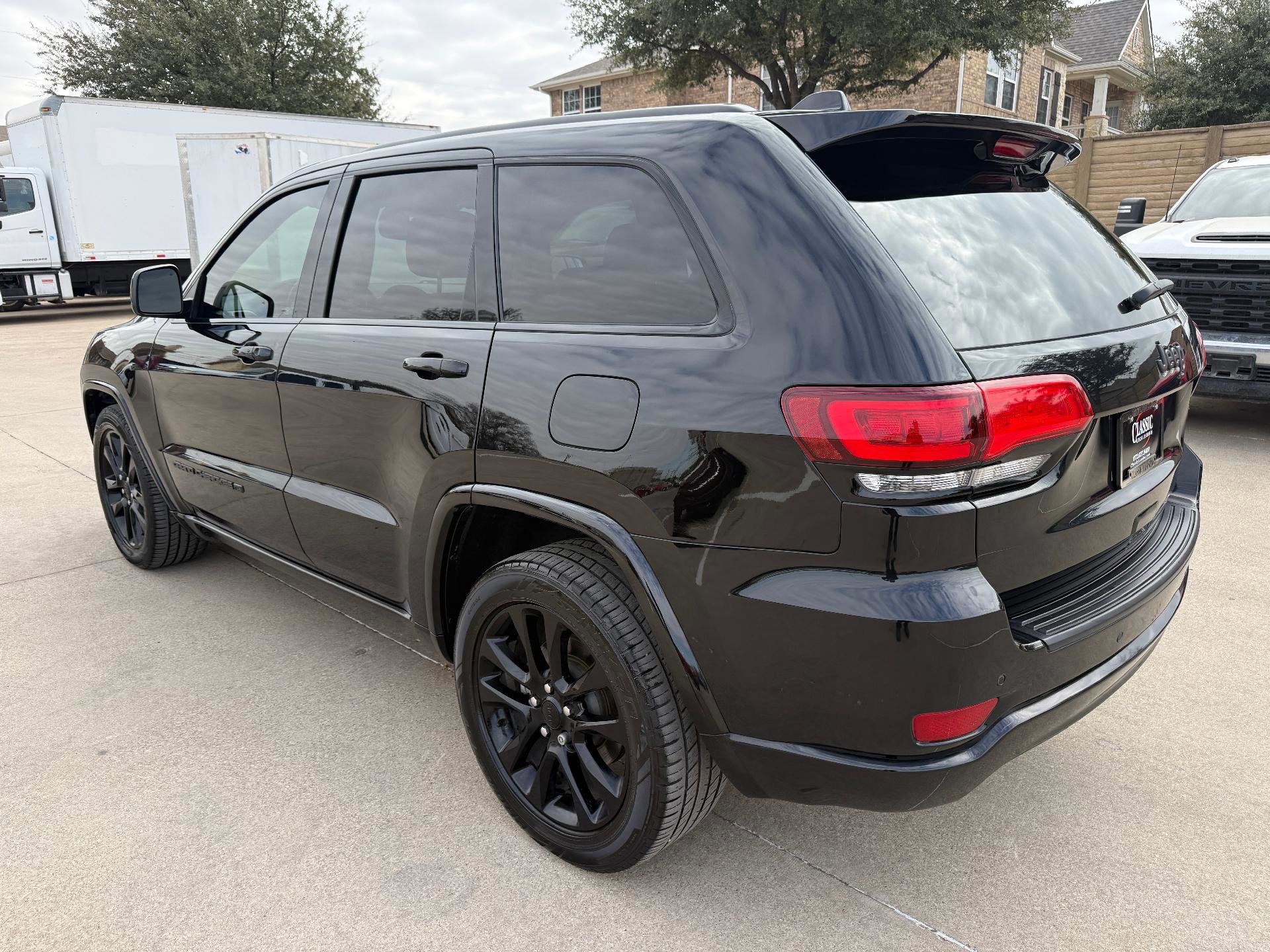 Used 2022 Jeep Grand Cherokee Laredo X image 5