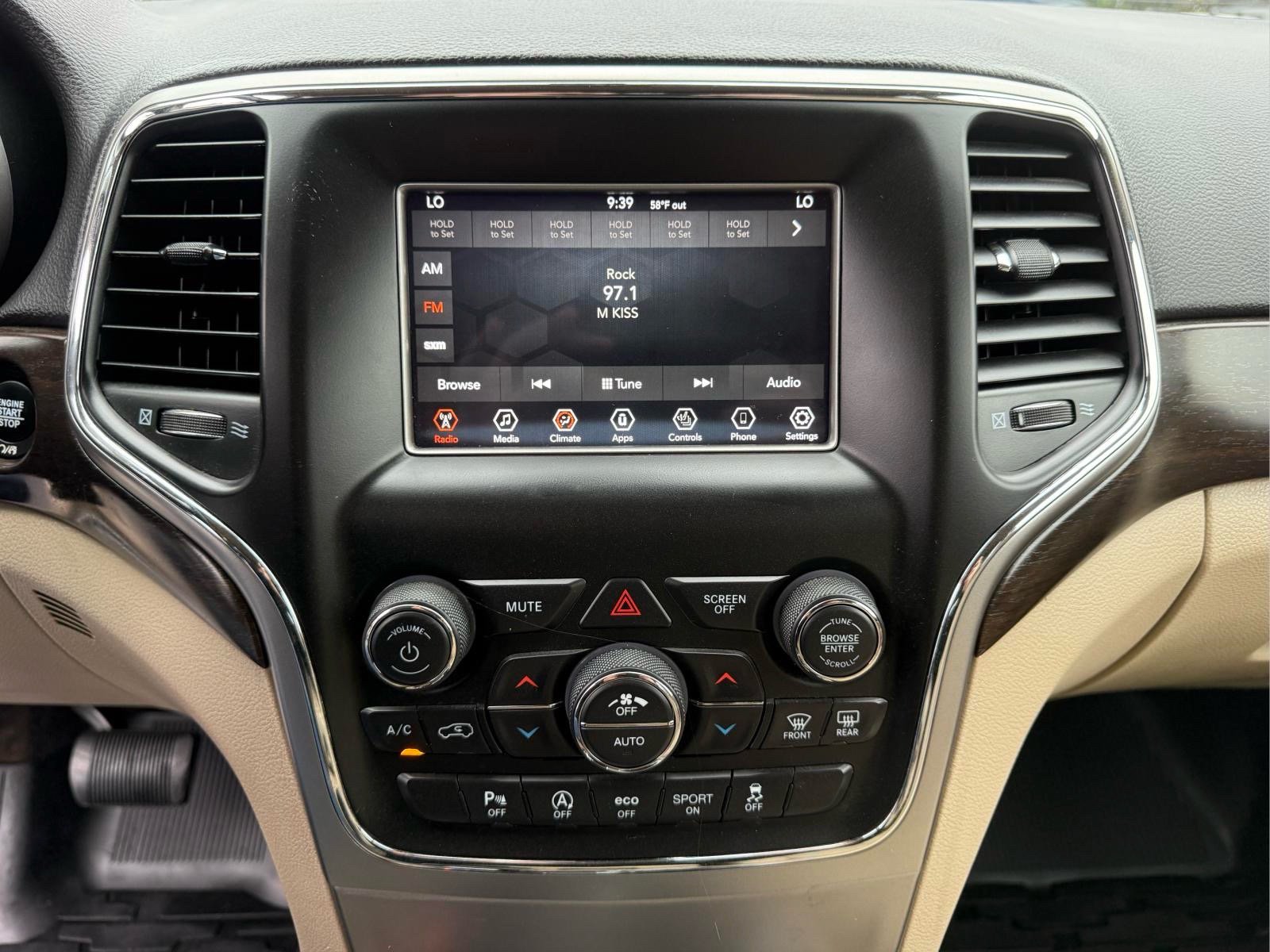 Used 2018 Jeep Grand Cherokee Laredo AWD/4WD image 21