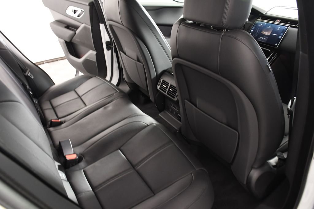 New 2026 Land Rover Range Rover Velar Dynamic SE AWD/4WD image 22