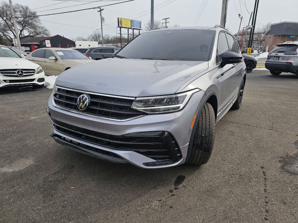 Used 2024 Volkswagen Tiguan SE R-Line image 3
