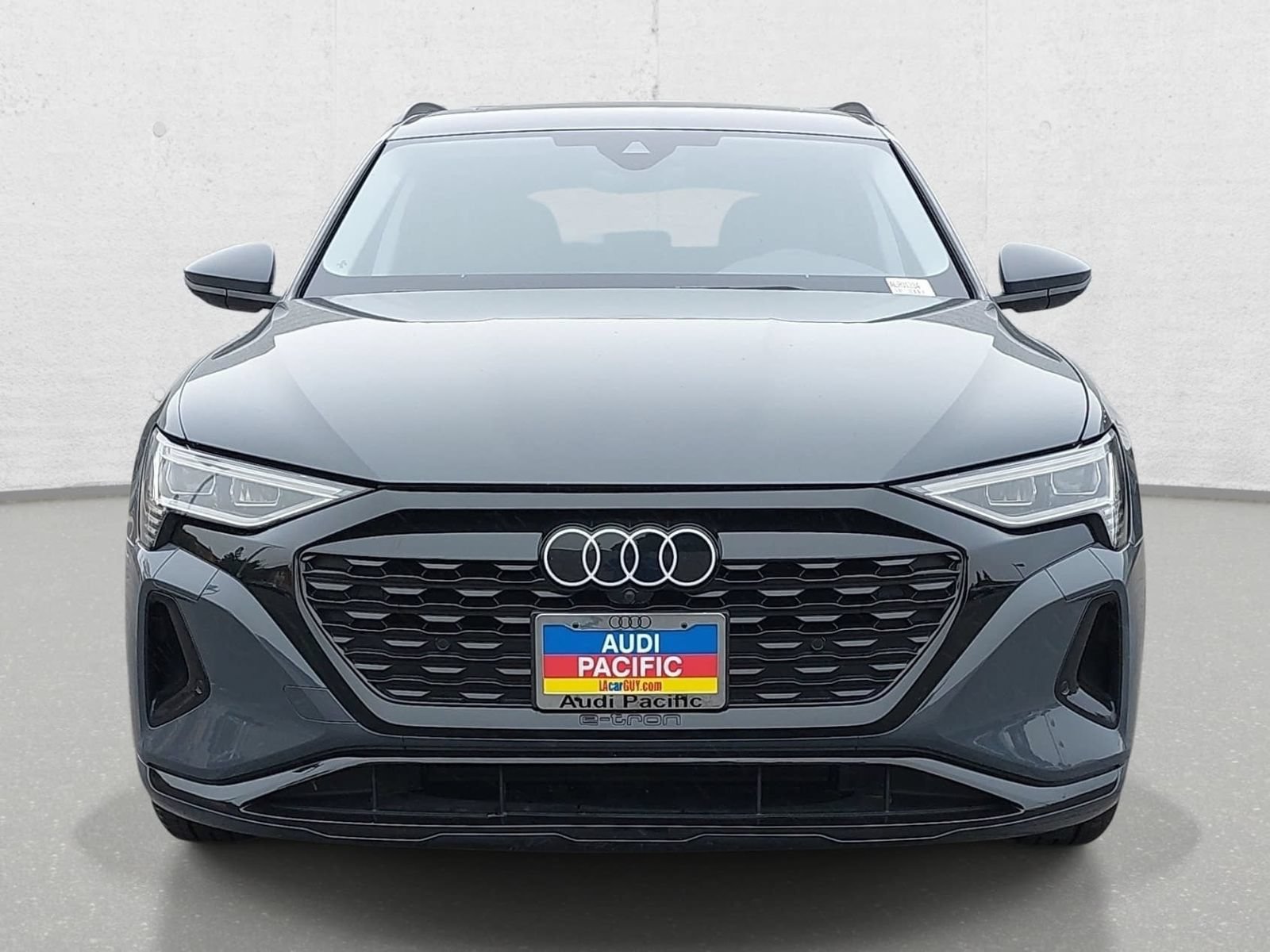 Used 2024 Audi Q8 e-tron Premium Plus AWD/4WD image 2