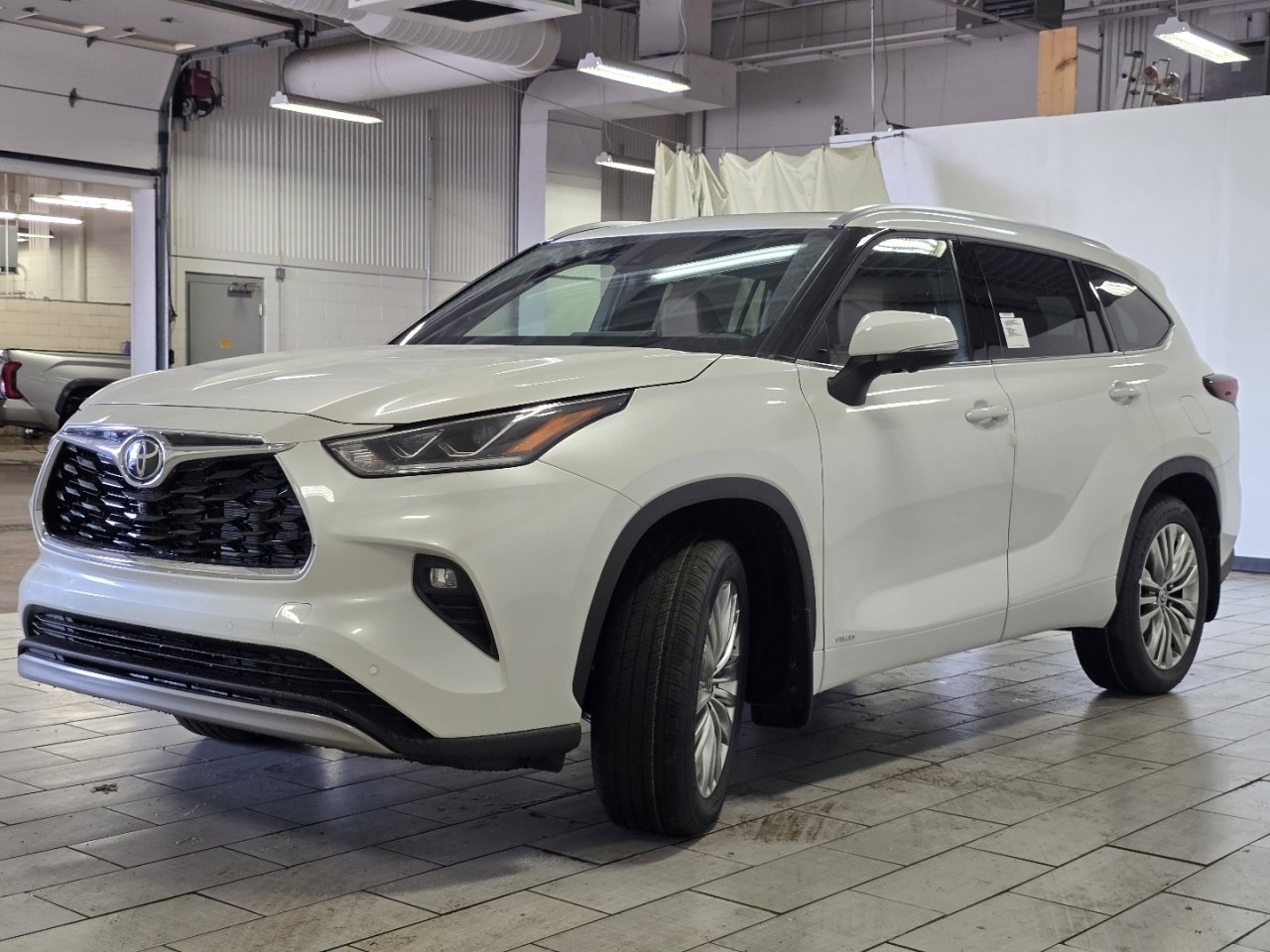 New 2026 Toyota Highlander Platinum image 13