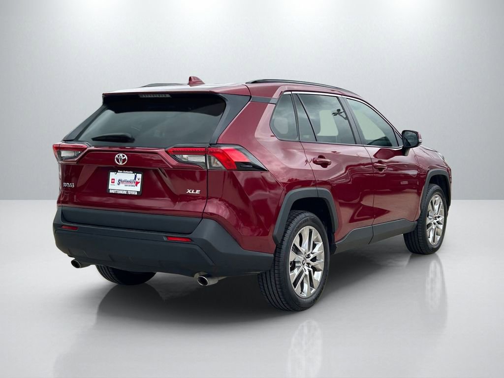 Used 2020 Toyota RAV4 XLE Premium FWD image 5