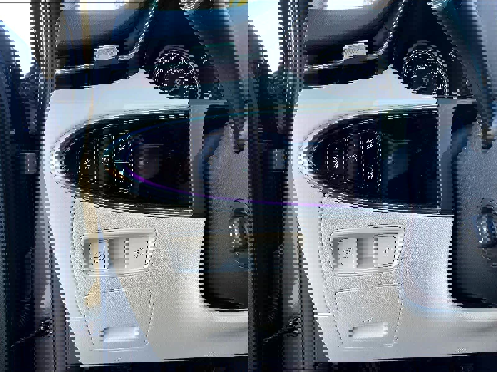 Used 2025 Genesis GV70 2.5T w/ Advanced Package image 36