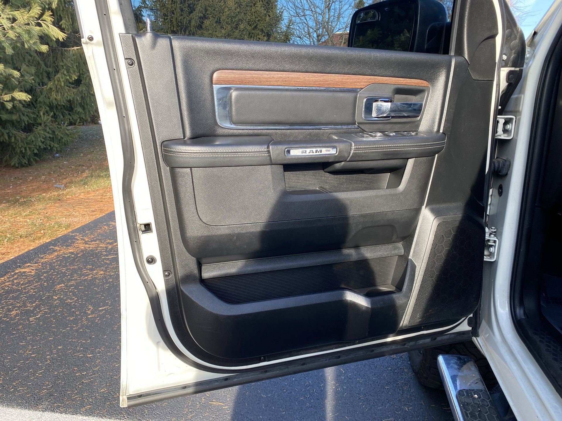 Used 2017 RAM 1500 Laramie w/ Protection Group AWD/4WD image 9