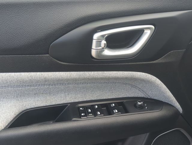 Used 2024 Jeep Compass Latitude image 21