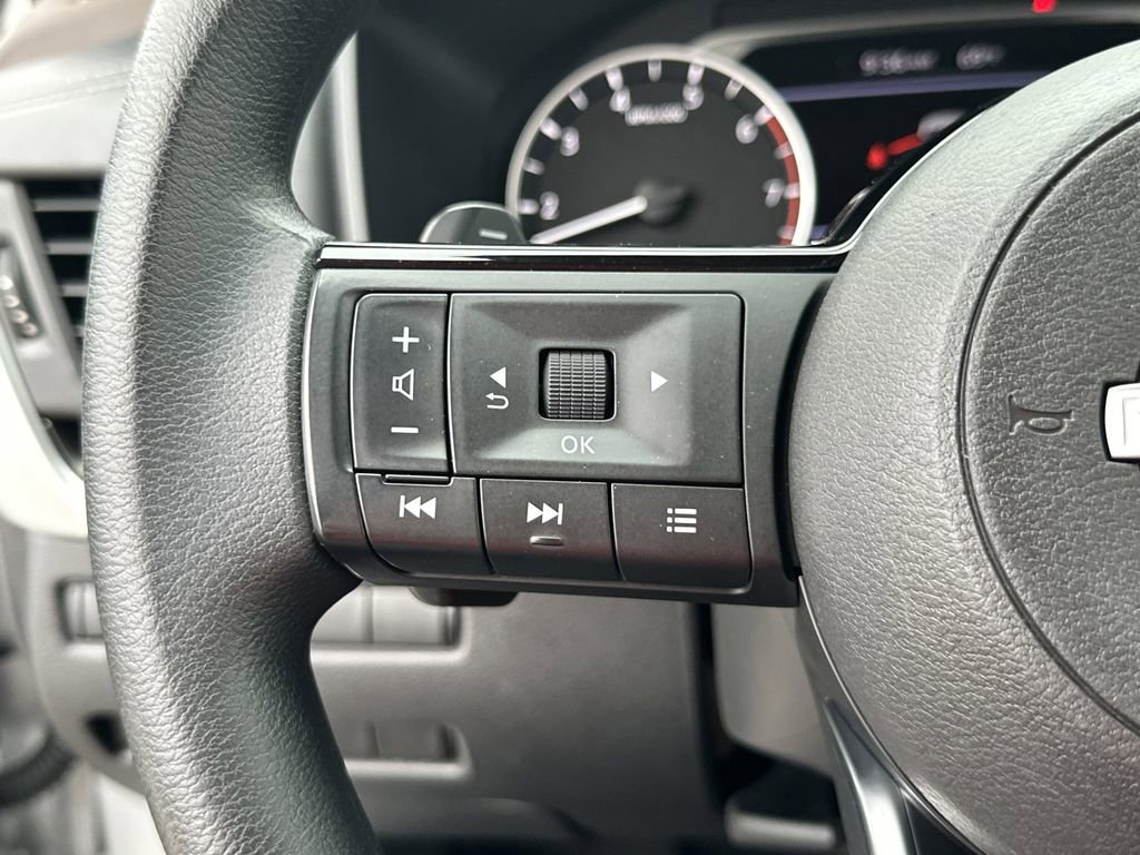Used 2023 Nissan Rogue SV FWD image 21