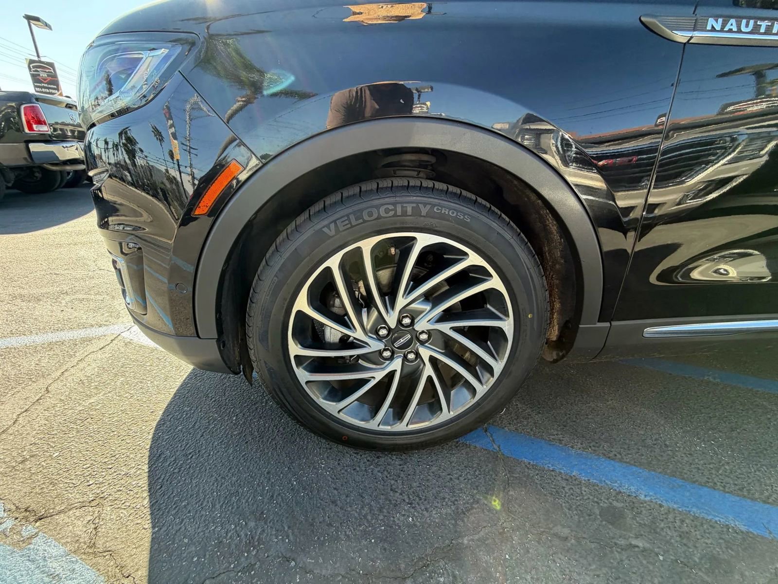 Used 2020 Lincoln Nautilus Reserve w/ Equipment Group 201A image 5