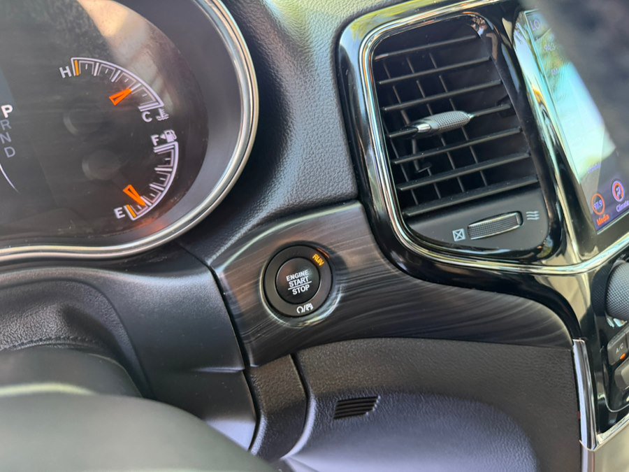 Used 2020 Jeep Grand Cherokee Laredo w/ Security & Convenience Group AWD/4WD image 22