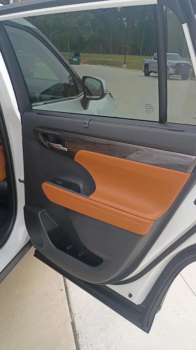 New 2026 Toyota Highlander Platinum image 19