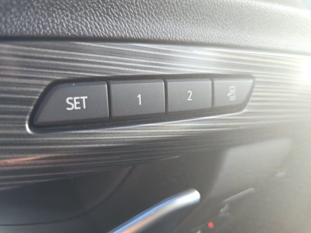 Used 2023 GMC Terrain SLT image 21