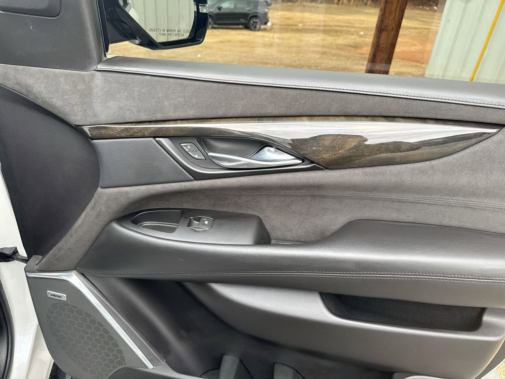 Used 2020 Cadillac Escalade Platinum image 33