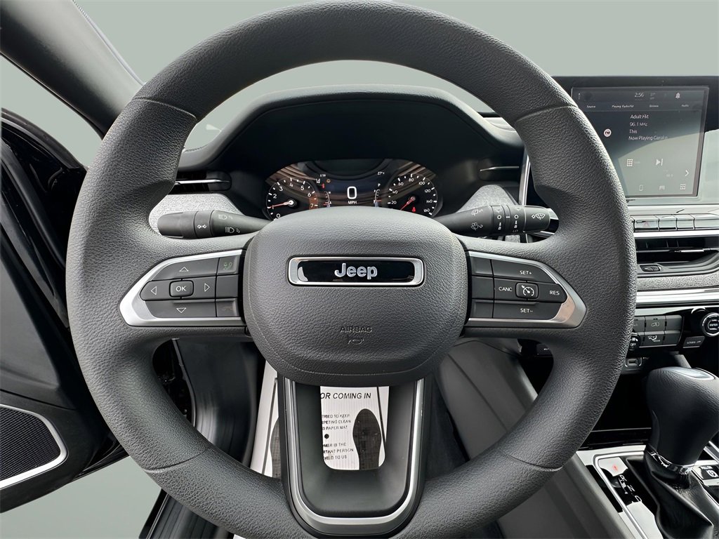 Used 2025 Jeep Compass Sport image 9