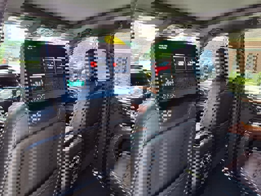 Used 2024 GMC Yukon XL Denali Ultimate image 25