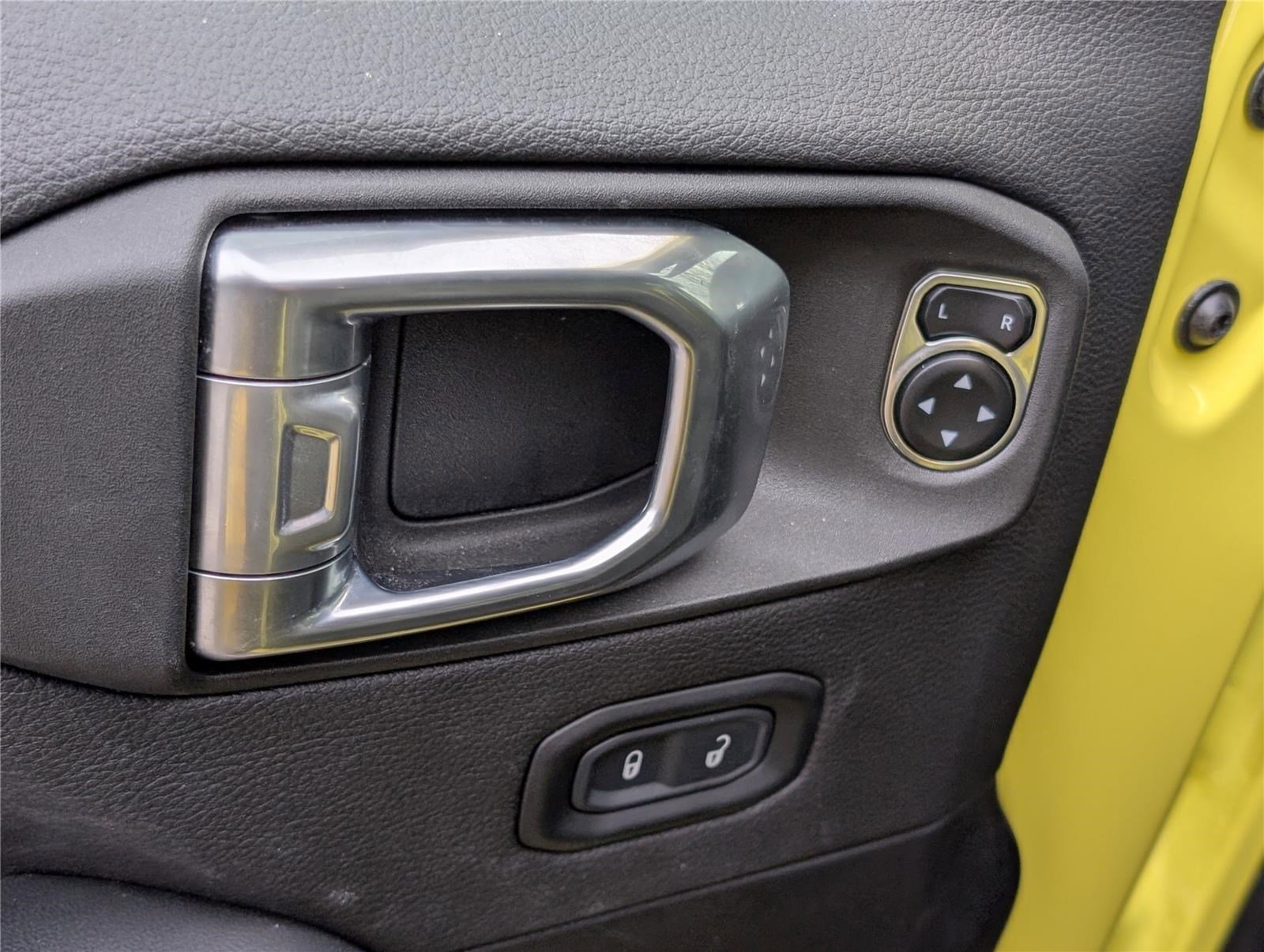 Used 2024 Jeep Wrangler Sahara image 19