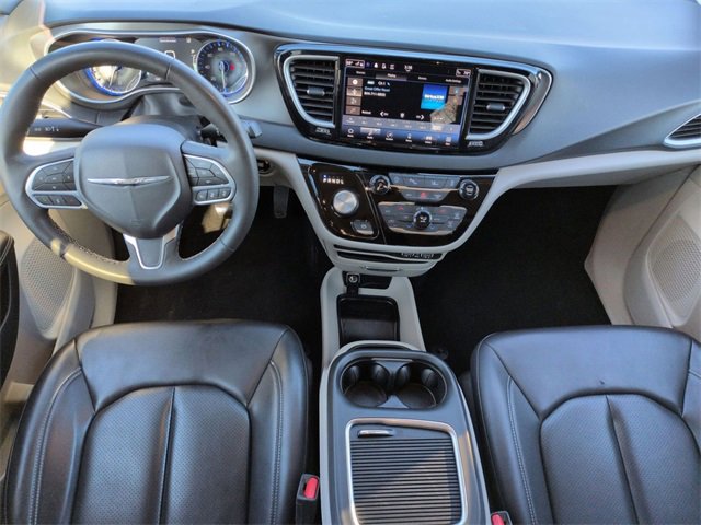 Certified 2023 Chrysler Pacifica Touring-L image 27