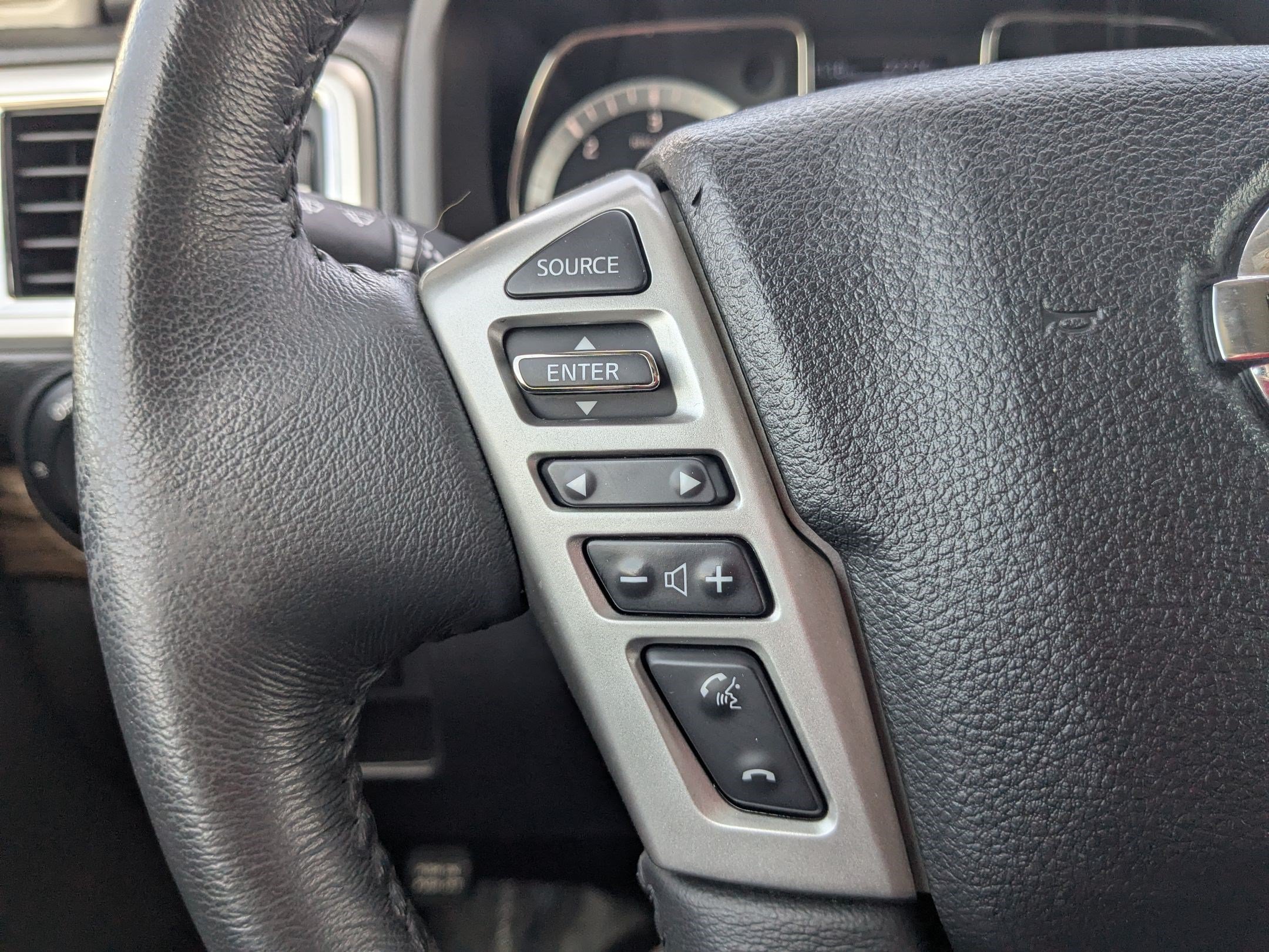Used 2017 Nissan Titan SL AWD/4WD image 20