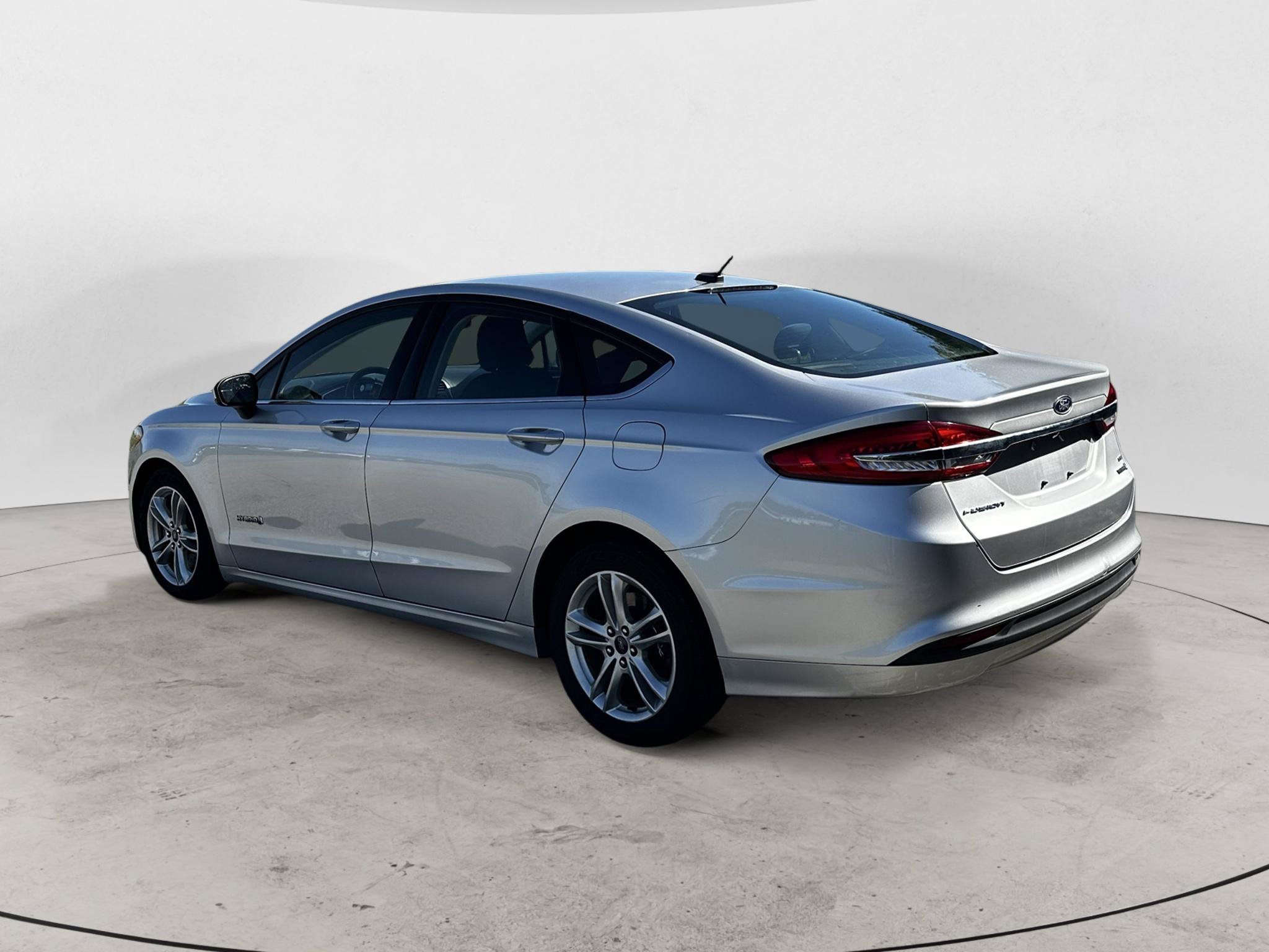Used 2018 Ford Fusion SE FWD image 6