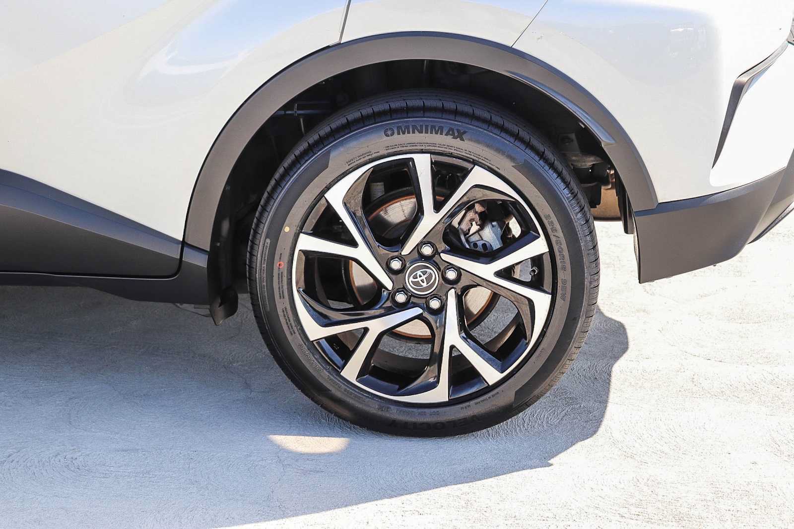 Used 2019 Toyota C-HR Limited FWD image 12