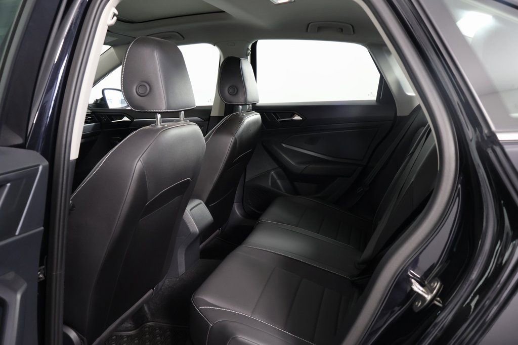 Used 2024 Volkswagen Jetta SE FWD image 9