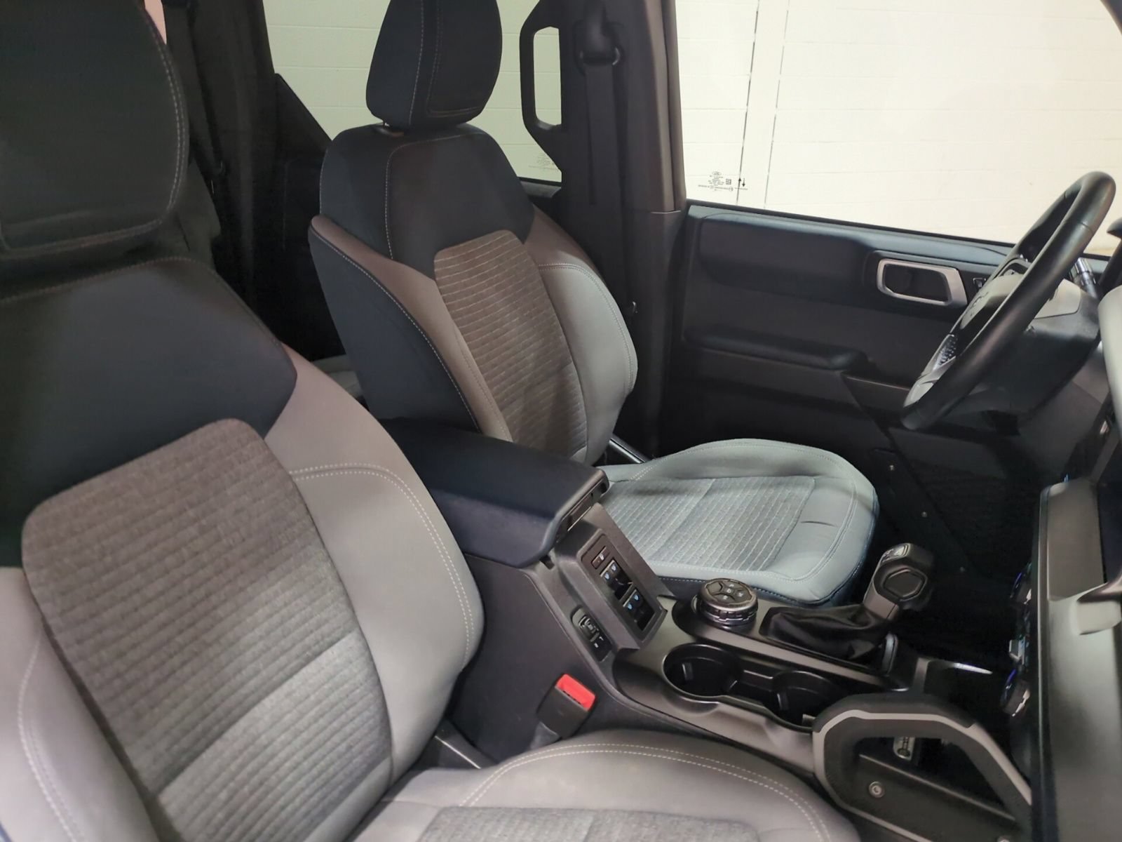 Used 2022 Ford Bronco Outer Banks AWD/4WD image 10