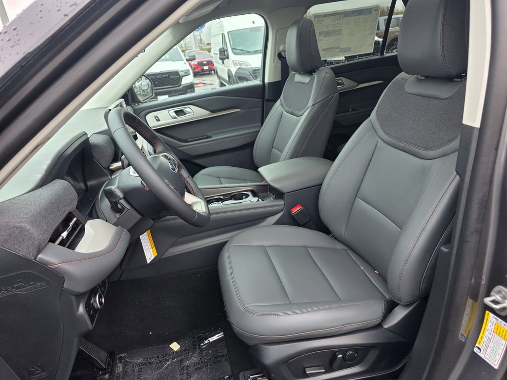 New 2026 Ford Explorer Active w/ Active Comfort Package image 4