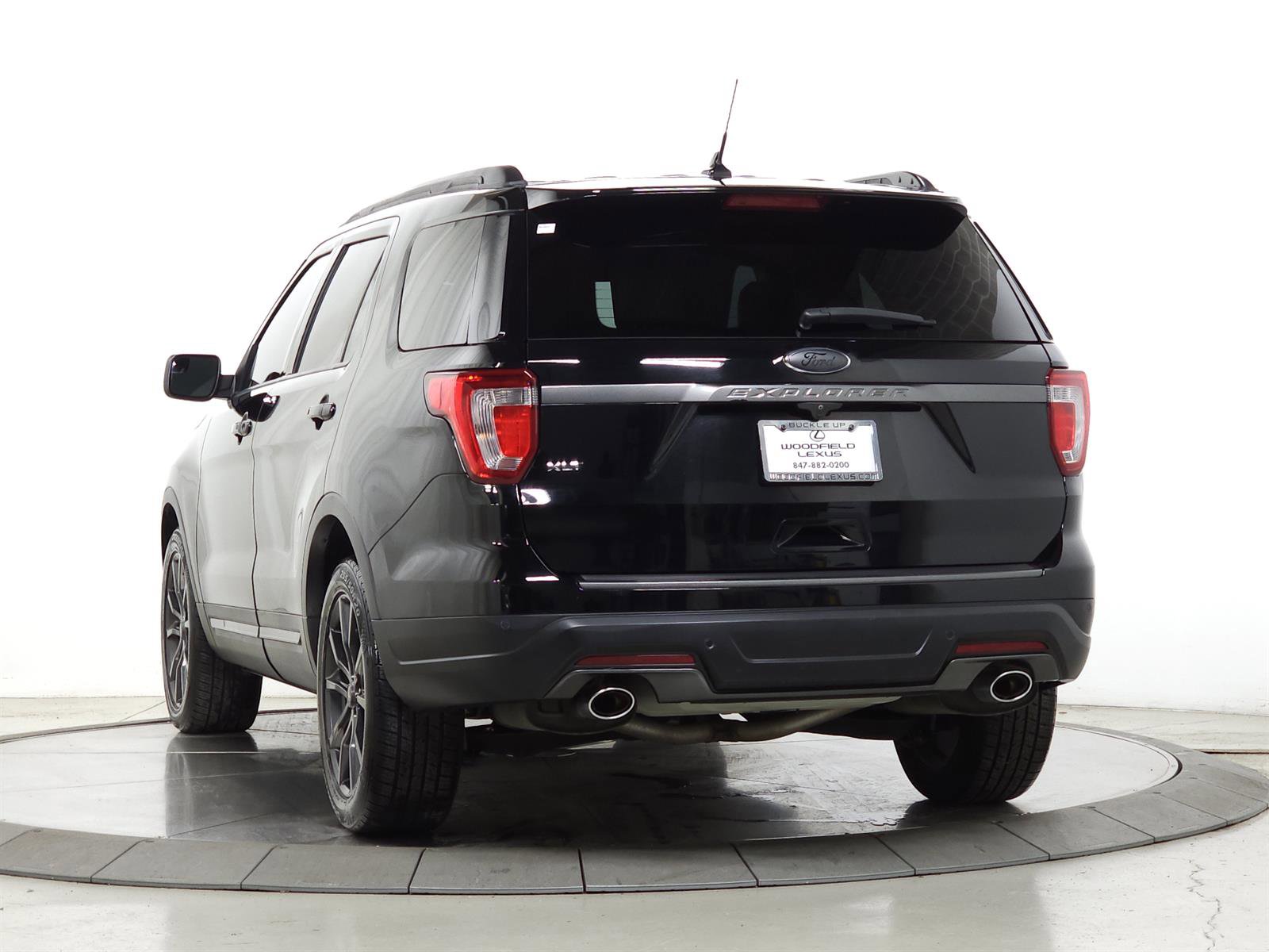 Used 2018 Ford Explorer XLT w/ Equipment Group 202A image 5