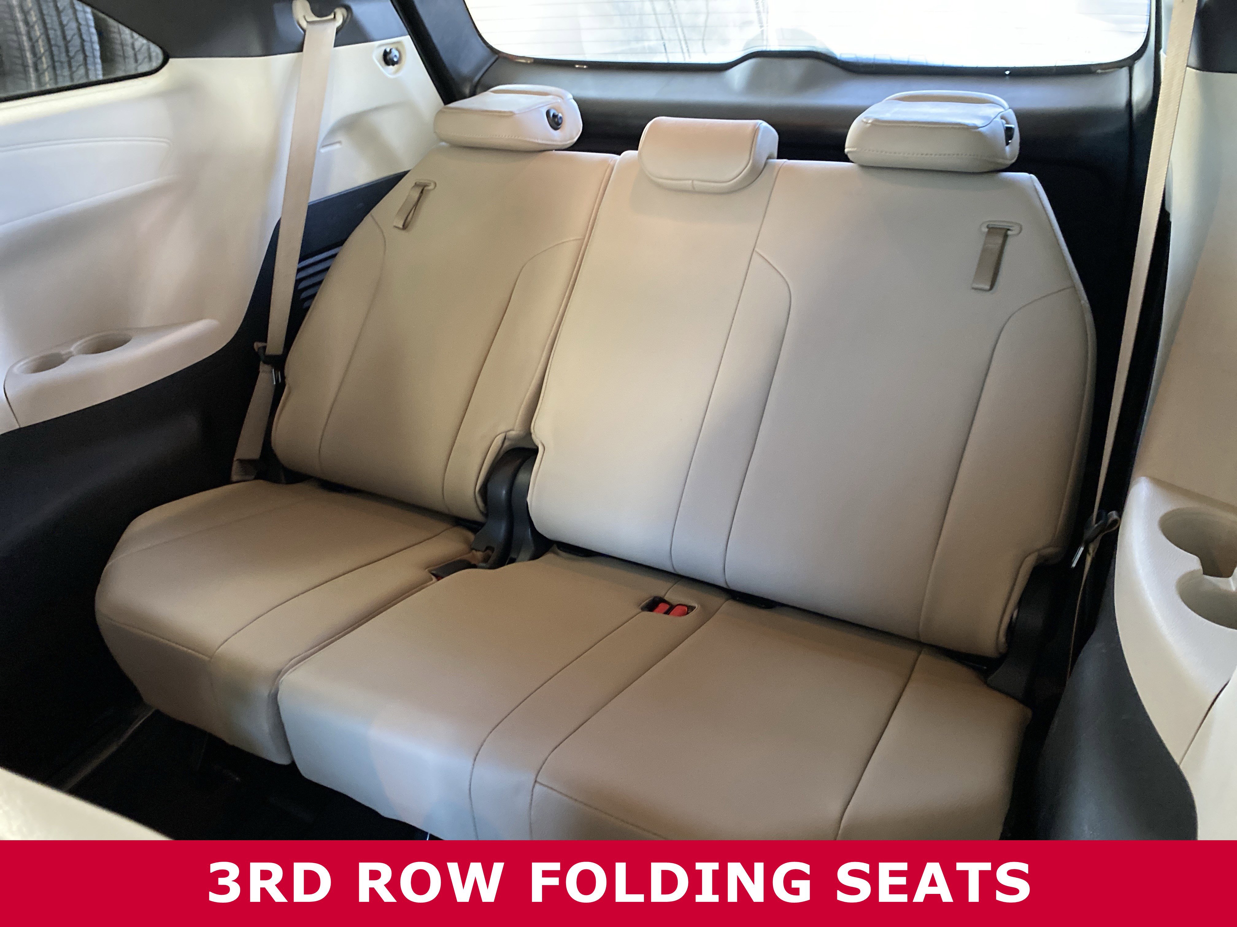 Used 2021 Toyota Sienna XLE image 25