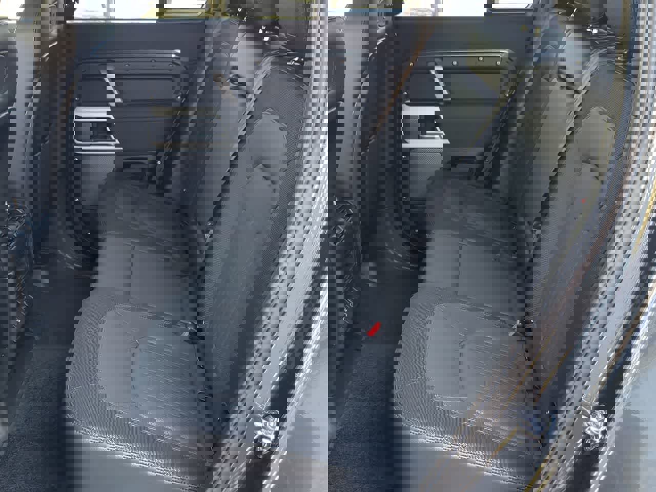 Used 2022 Land Rover Defender 110 X-Dynamic SE image 21