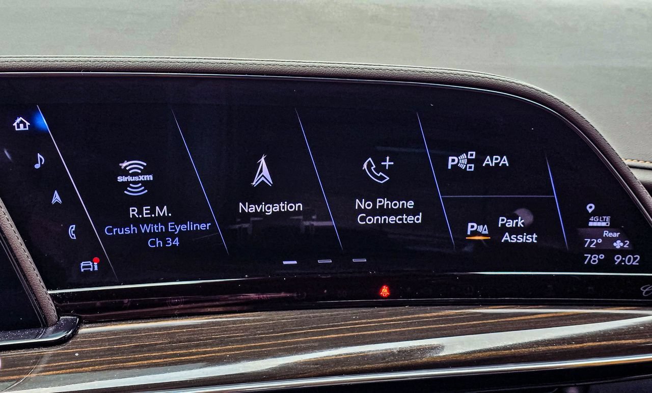 Used 2023 Cadillac Escalade ESV Sport w/ LPO, ONYX Package AWD/4WD image 19