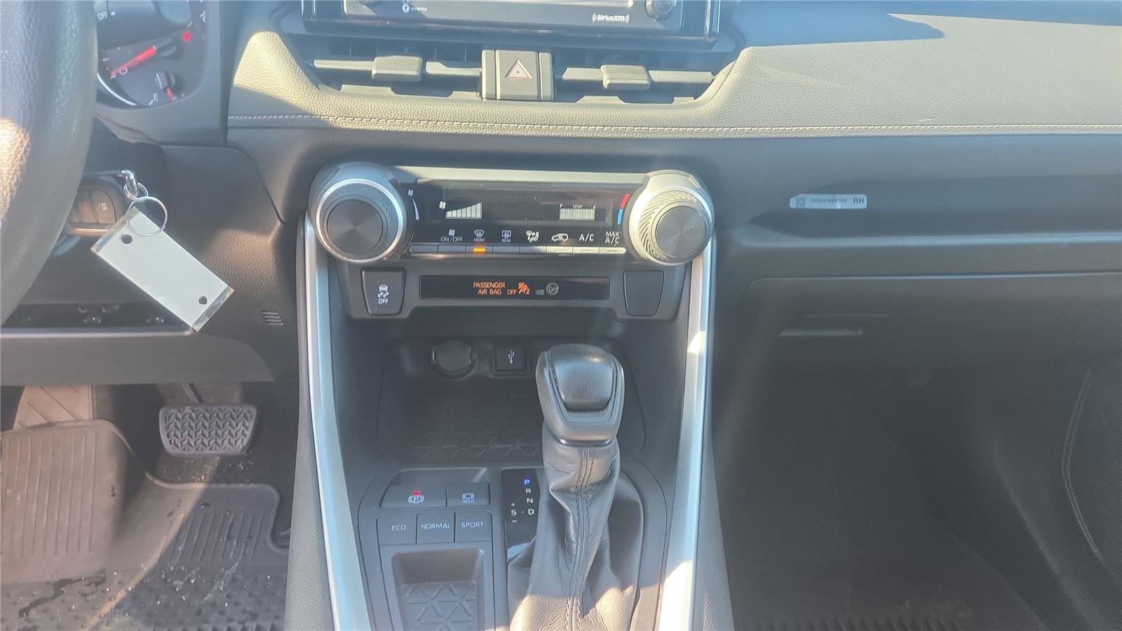 Used 2021 Toyota RAV4 LE image 32