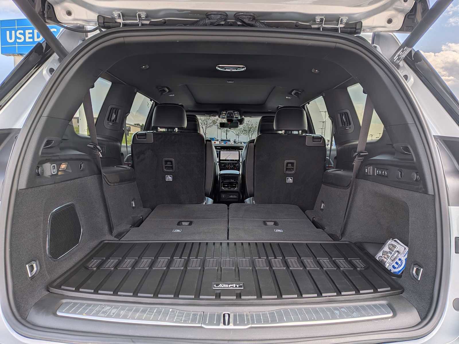Used 2023 Jeep Grand Cherokee L Overland w/ Advanced Protech Group III AWD/4WD image 43