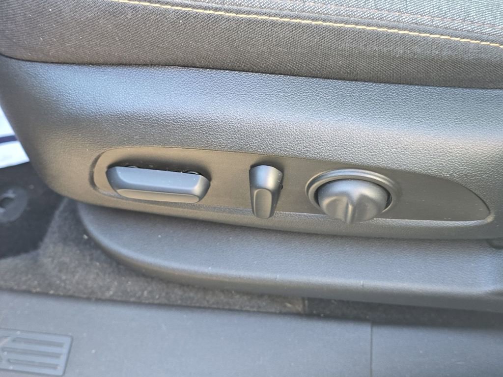 Used 2024 Chevrolet Equinox LT image 10