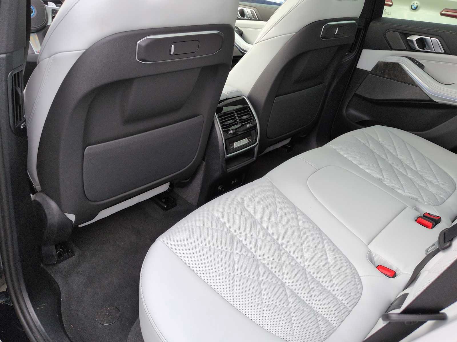 Used 2026 BMW X5 xDrive50e w/ M Sport Package AWD/4WD image 19