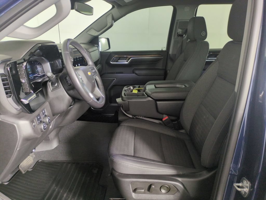 Used 2022 Chevrolet Silverado 1500 LT AWD/4WD image 9