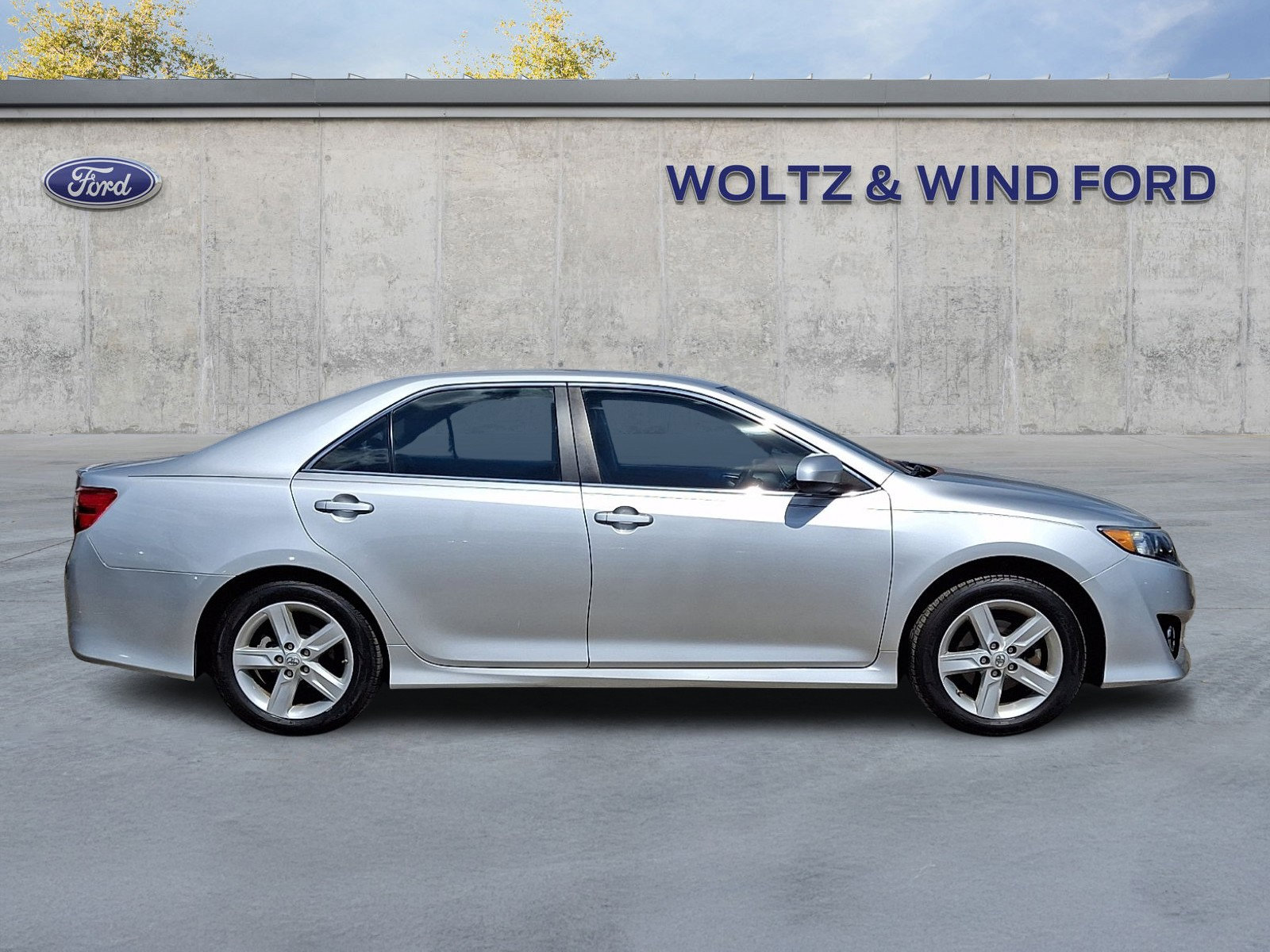 Used 2014 Toyota Camry SE FWD image 7