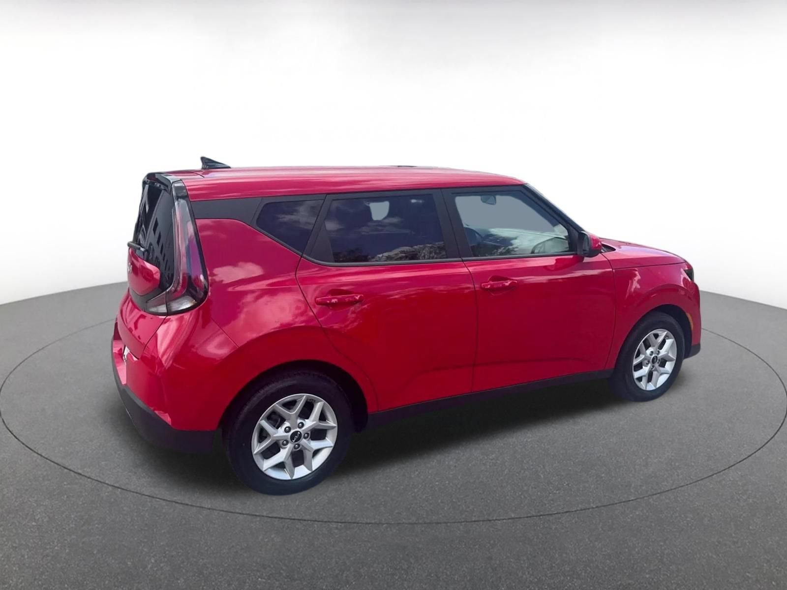 Used 2025 Kia Soul LX w/ LX Technology Package FWD image 14