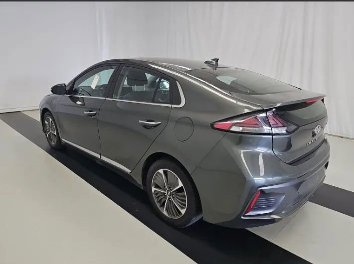 Used 2021 Hyundai Ioniq Limited FWD image 3