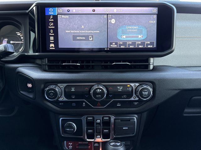 Used 2024 Jeep Wrangler Unlimited image 16