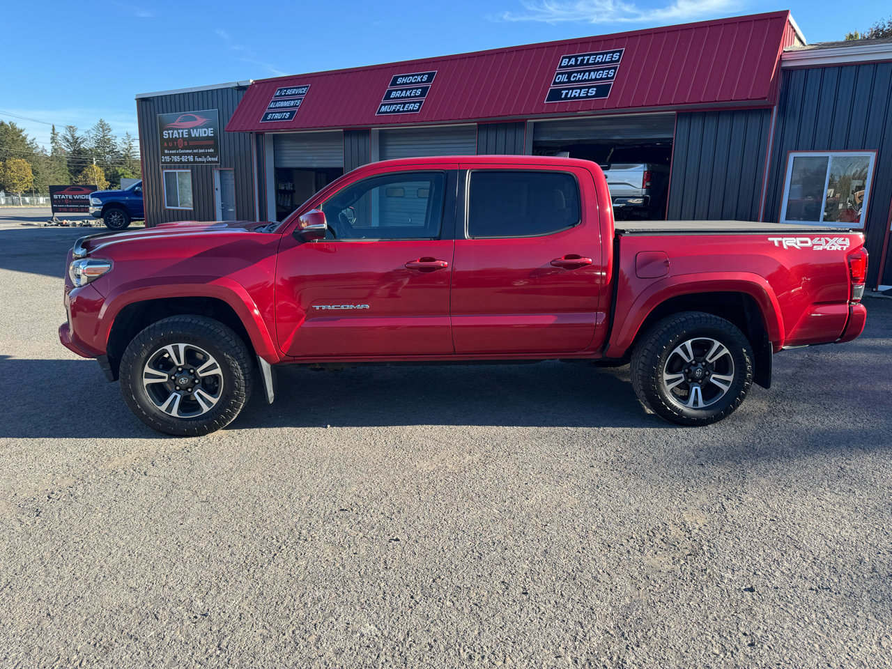 Used 2016 Toyota Tacoma TRD Sport image 4