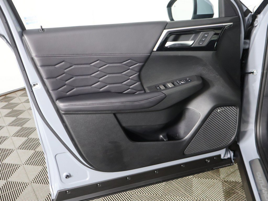 New 2026 Mitsubishi Outlander SEL image 29