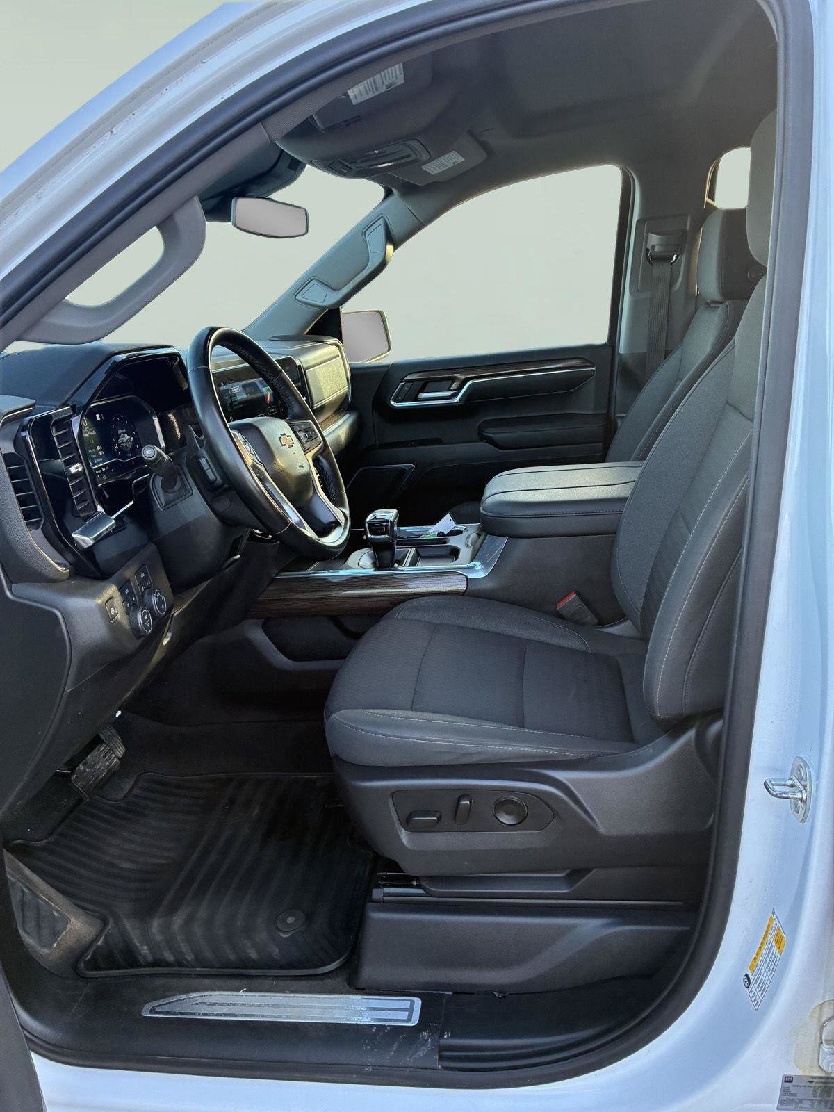 Used 2023 Chevrolet Silverado 1500 LT AWD/4WD image 15