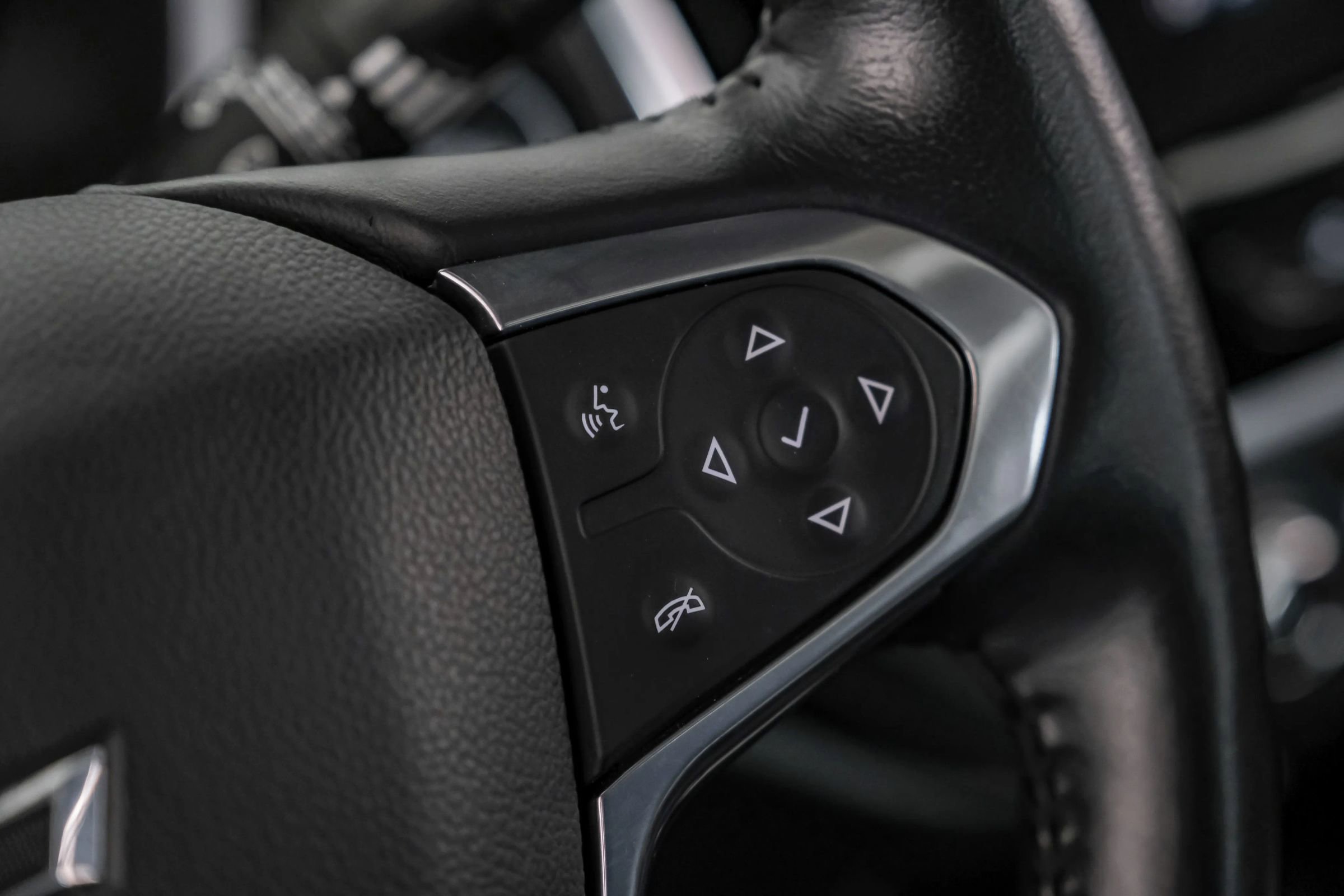 Used 2022 Chevrolet Traverse Premier w/ Redline Edition FWD image 19