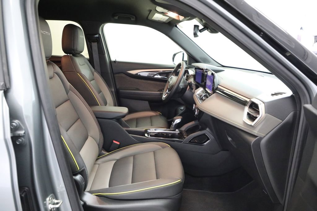 Used 2025 Chevrolet TrailBlazer ACTIV w/ Convenience Package AWD/4WD image 9