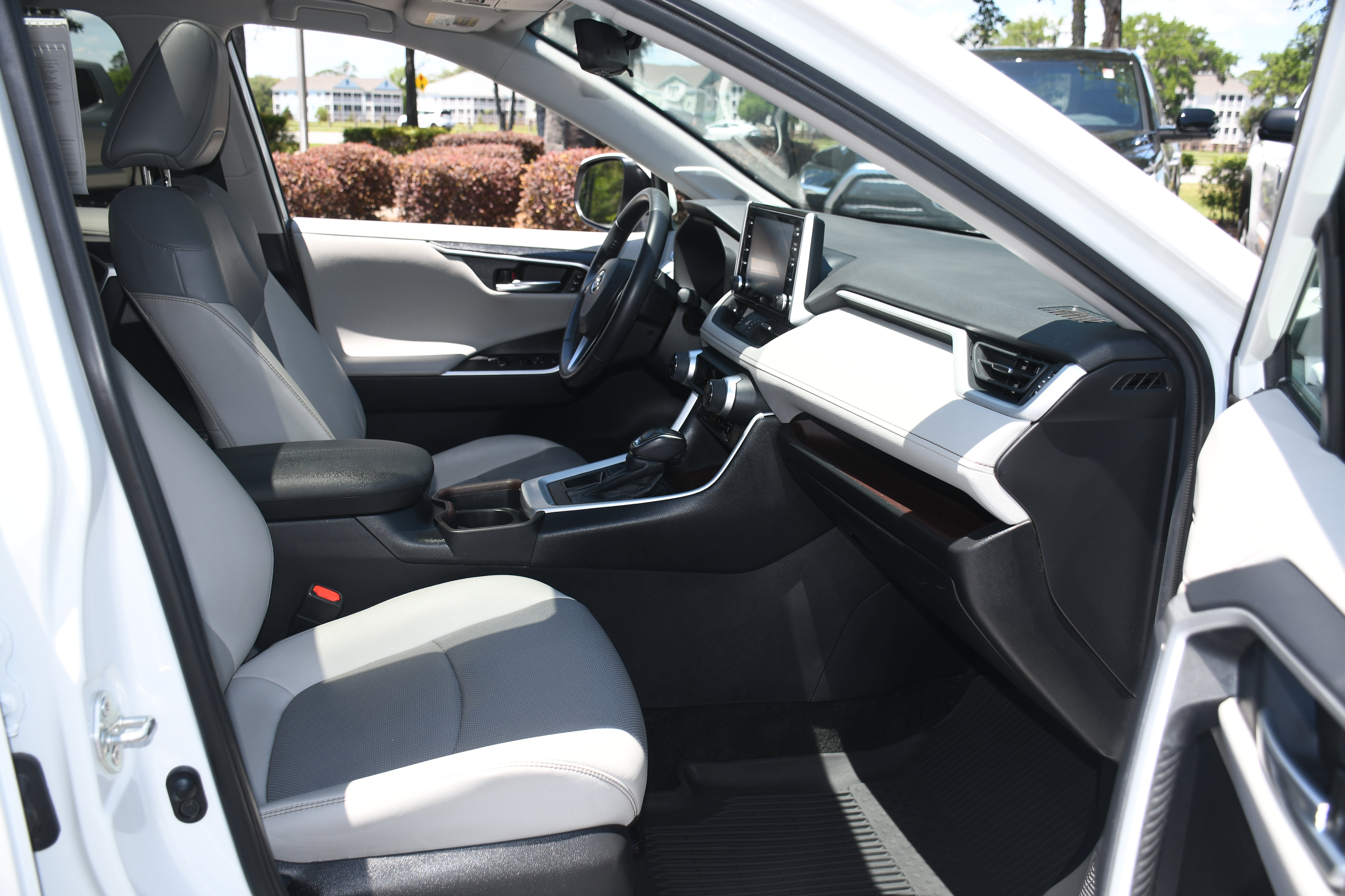 Used 2021 Toyota RAV4 Limited w/ Limited Grade Weather Package FWD image 22