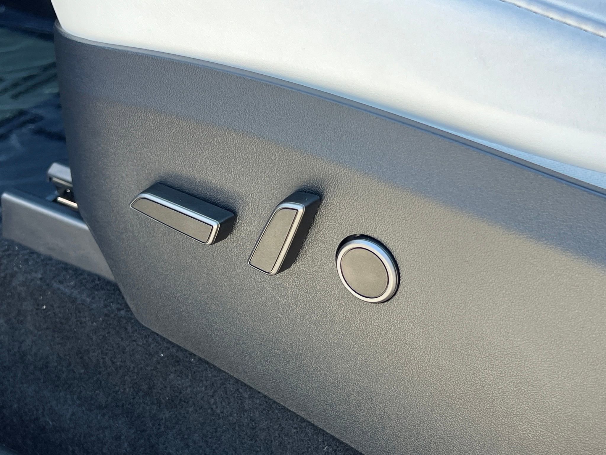 Used 2024 Tesla Model Y Performance image 31