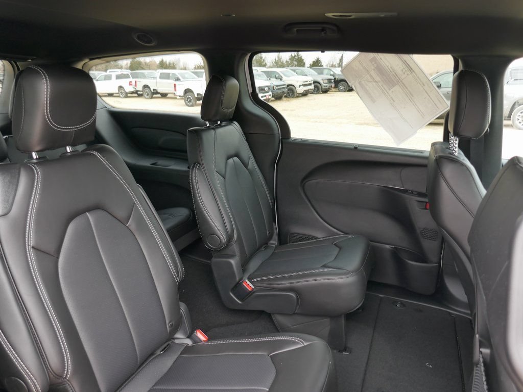 New 2026 Chrysler Voyager LX FWD image 11