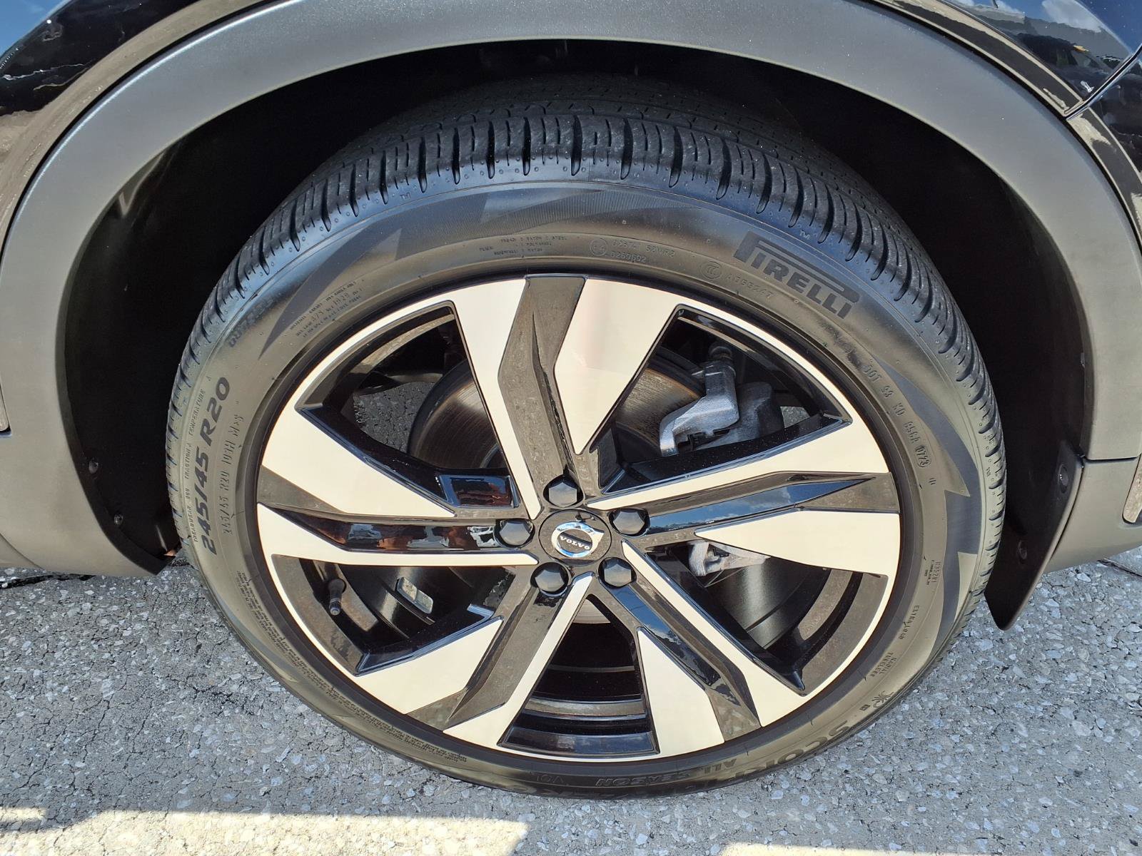 Certified 2023 Volvo XC40 B5 Ultimate w/ Protection Package Premier AWD/4WD image 9