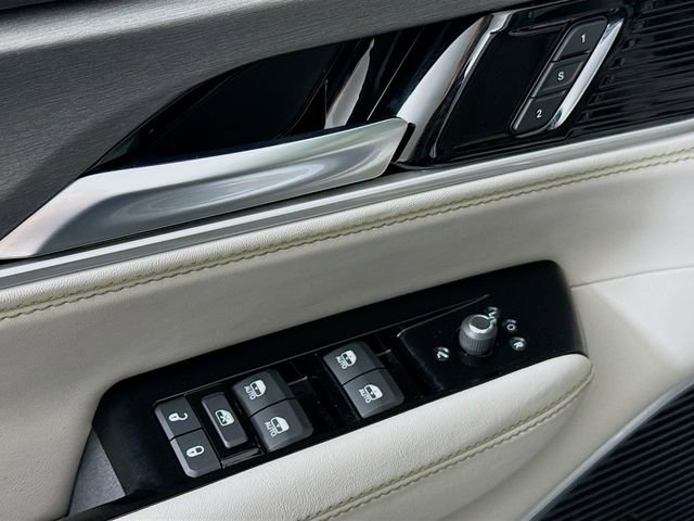 Used 2025 Jeep Wagoneer 4WD w/ Convenience Group I image 18