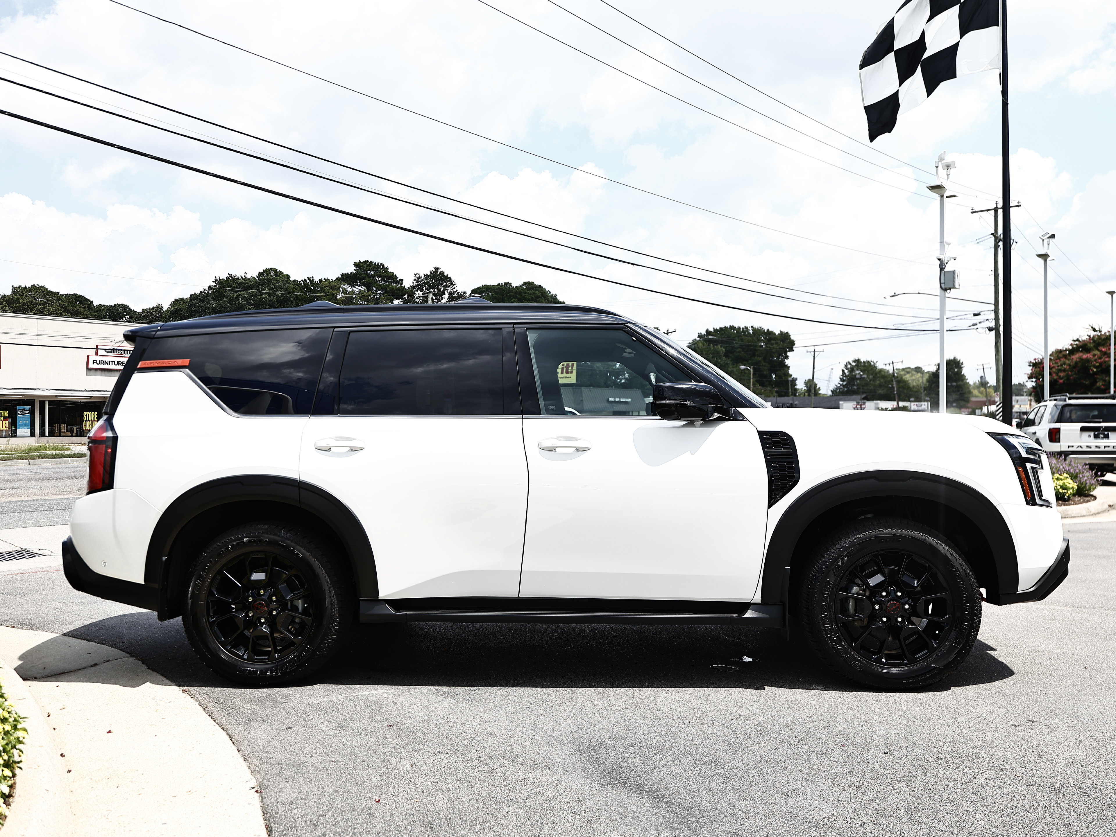 Used 2025 Nissan Armada PRO-4X AWD/4WD image 11